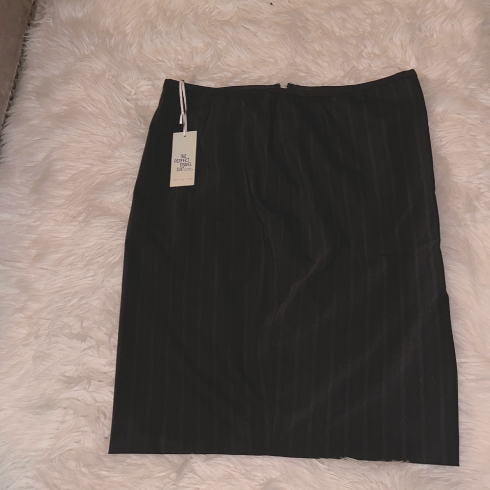 The perfect suit skirt